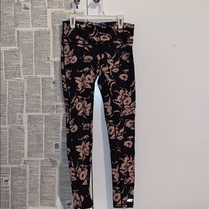 O’Neill 365 leggings size small
